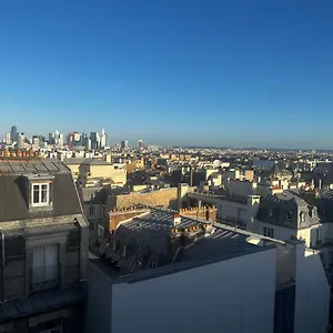 Appartement Sous Les Toits De Trocadero, Paris
